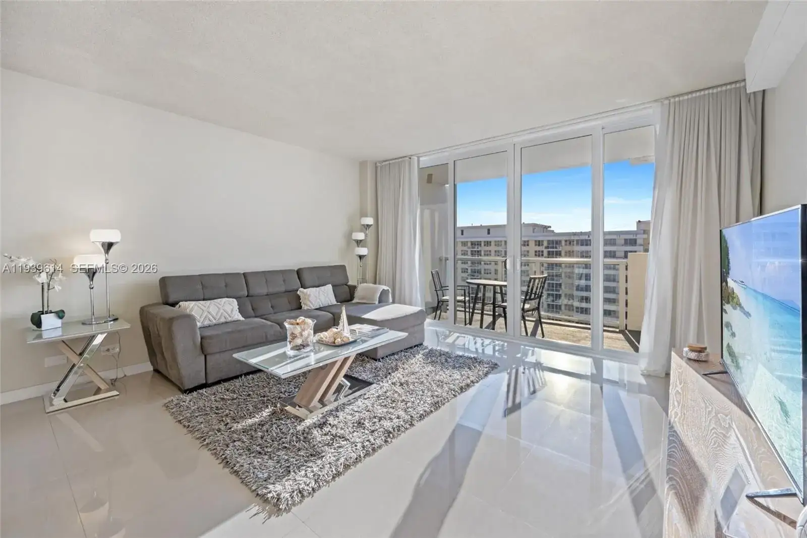 1 bedroom 1 bath Residential for sale at 5601 Collins Ave # 1618, Miami Beach FL 33140