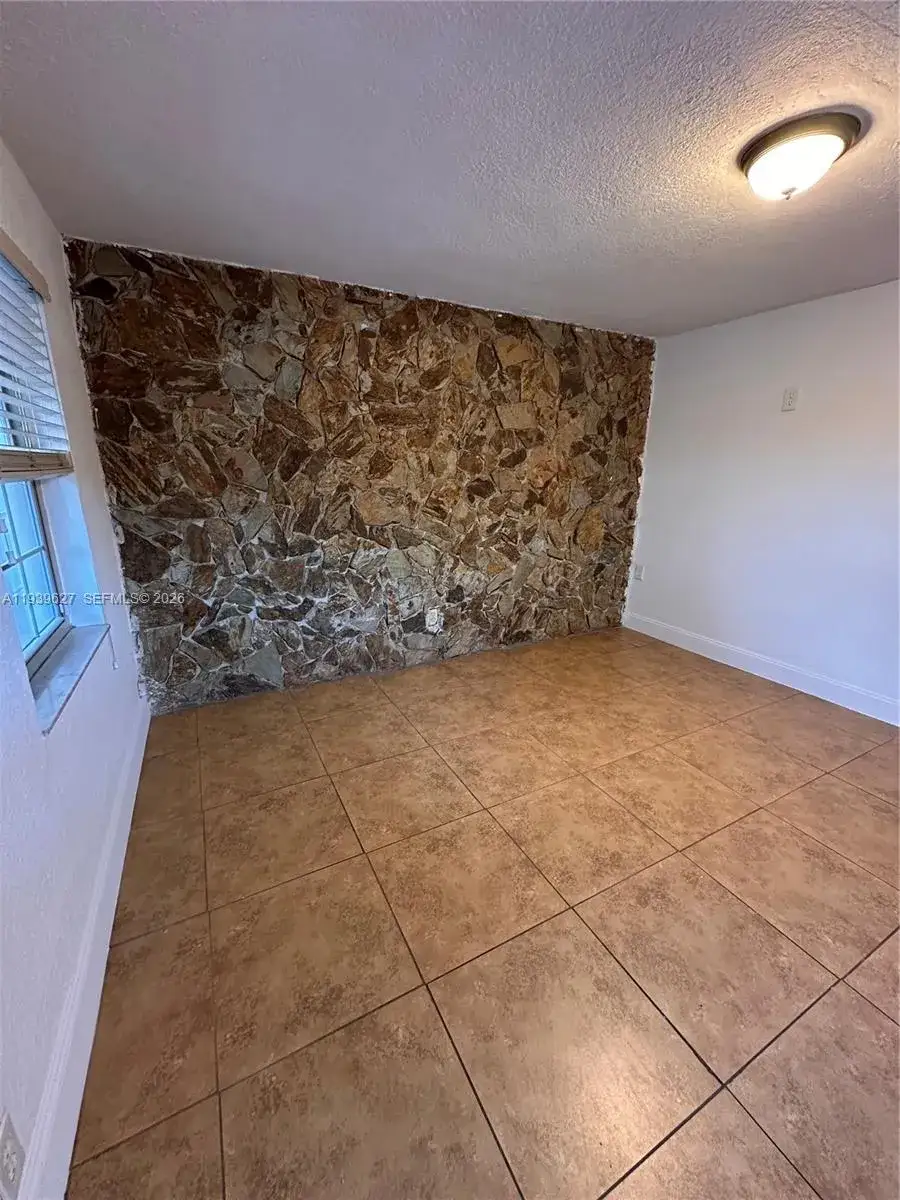 1 bath Residential Lease for rent at 6131 SW 39th St, Miramar FL 33023