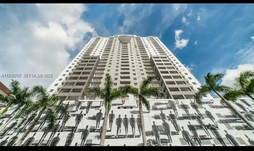 2 bedroom 2 bath Residential Lease for rent at 185 SE 14th Ter # 603, Miami FL 33131