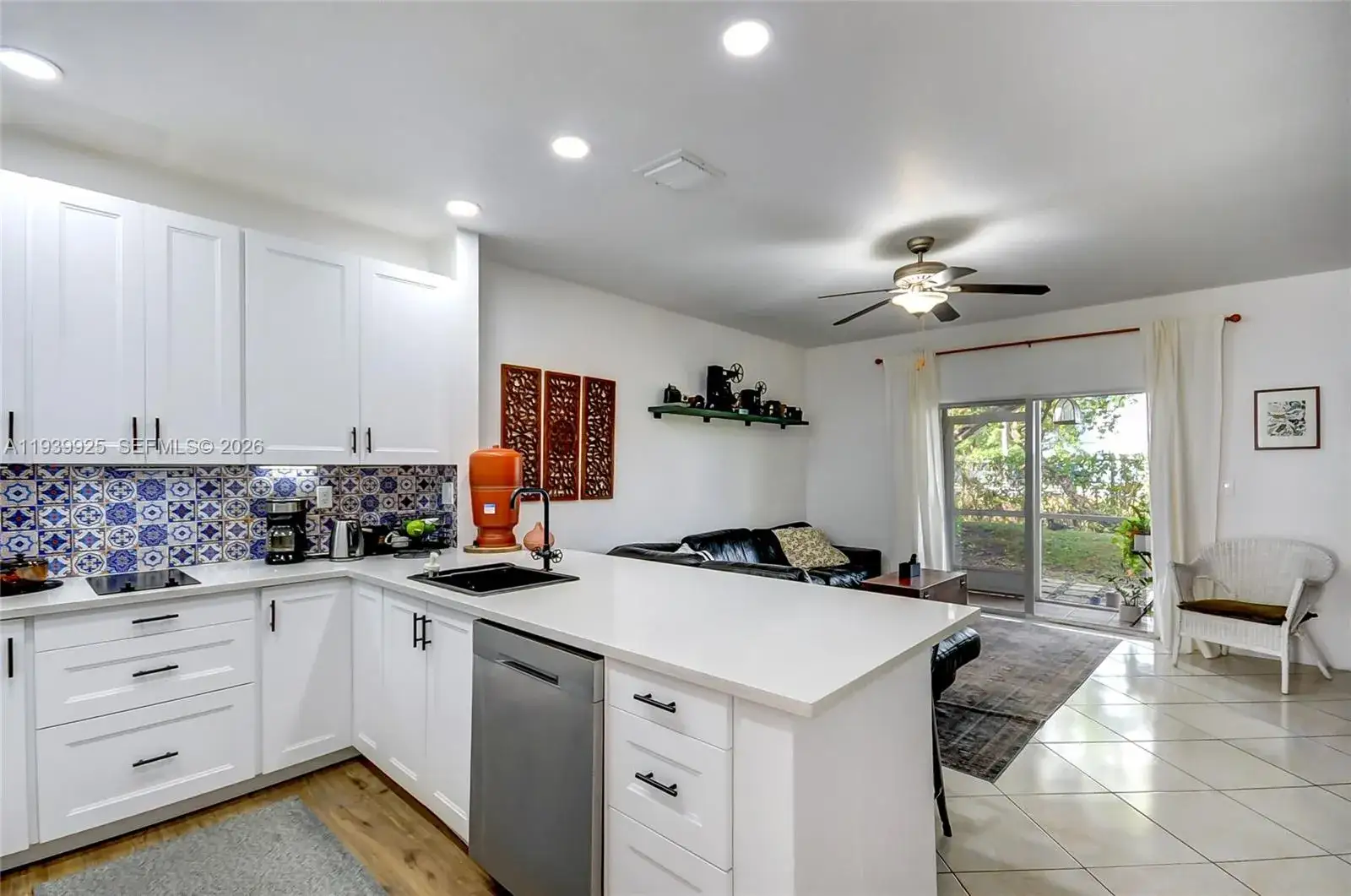3 bedroom 2 bath Residential for sale at 5737 NW 114th Path # 113, Doral FL 33178