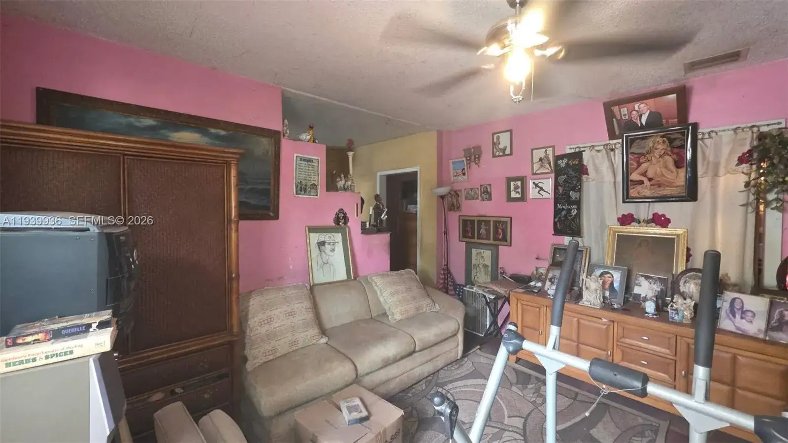 2 bedroom 1 bath Residential for sale at 17301 NE 4th Ave, North Miami Beach FL 33162