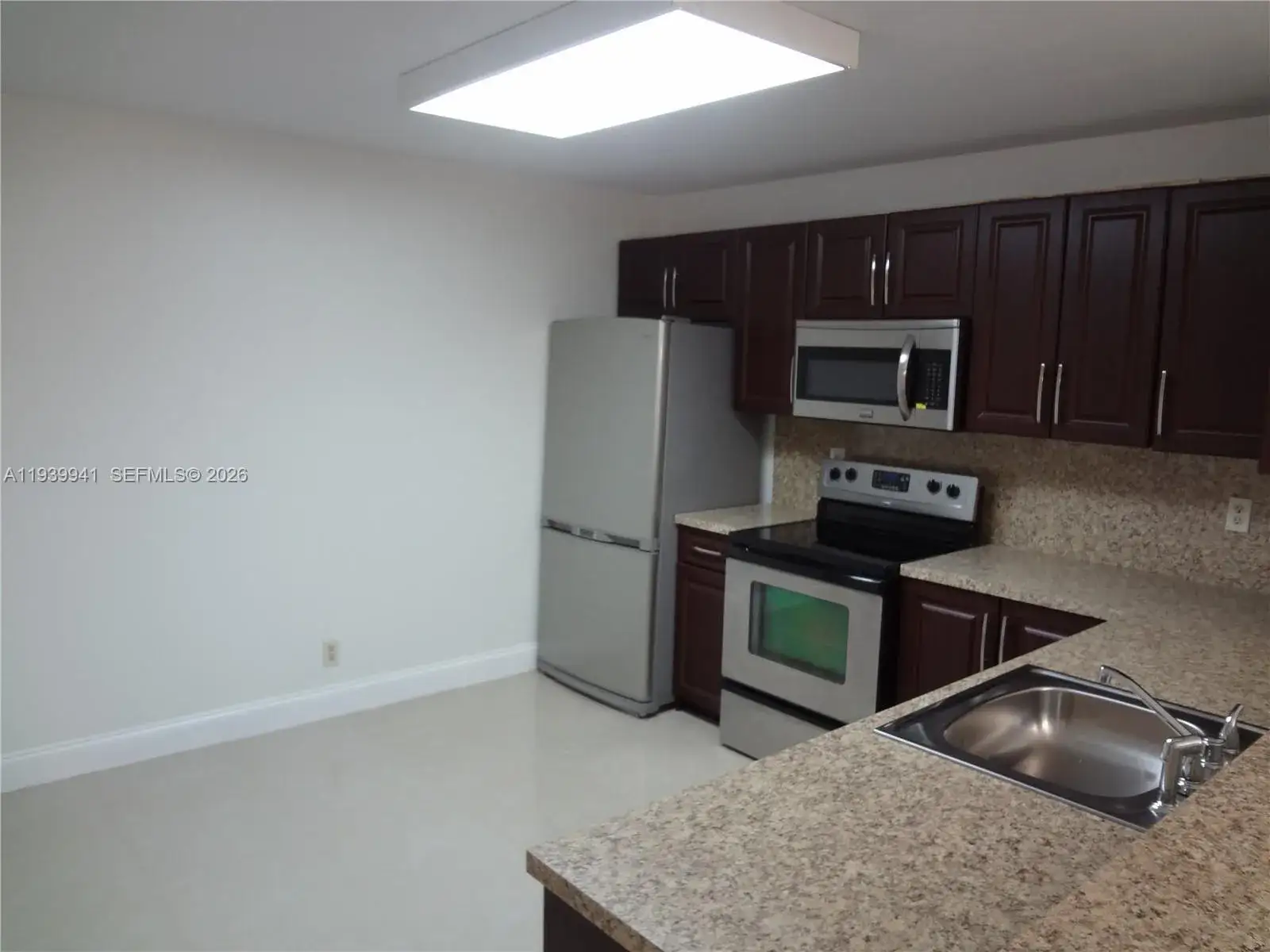1 bedroom 1 bath Residential Lease for rent at 10125 W Sunrise Blvd # 104, Plantation FL 33322