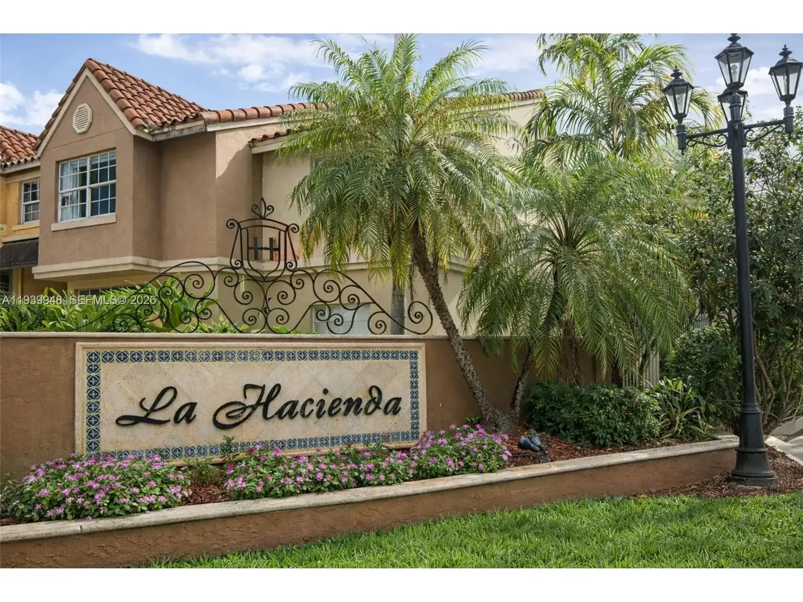 1 bedroom 1 bath Residential for sale at 18348 NW 68th Ave # D, Hialeah FL 33015