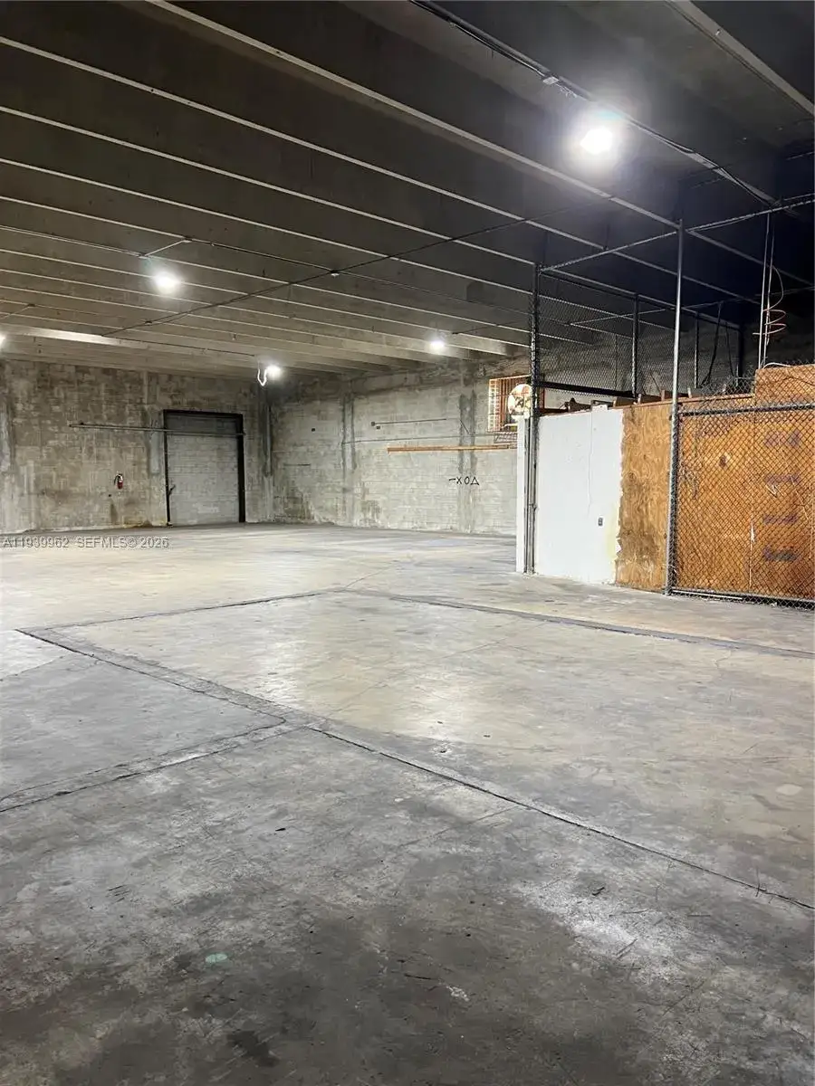 Commercial Sale for sale at 7278 NW 70th St, Miami FL 33166