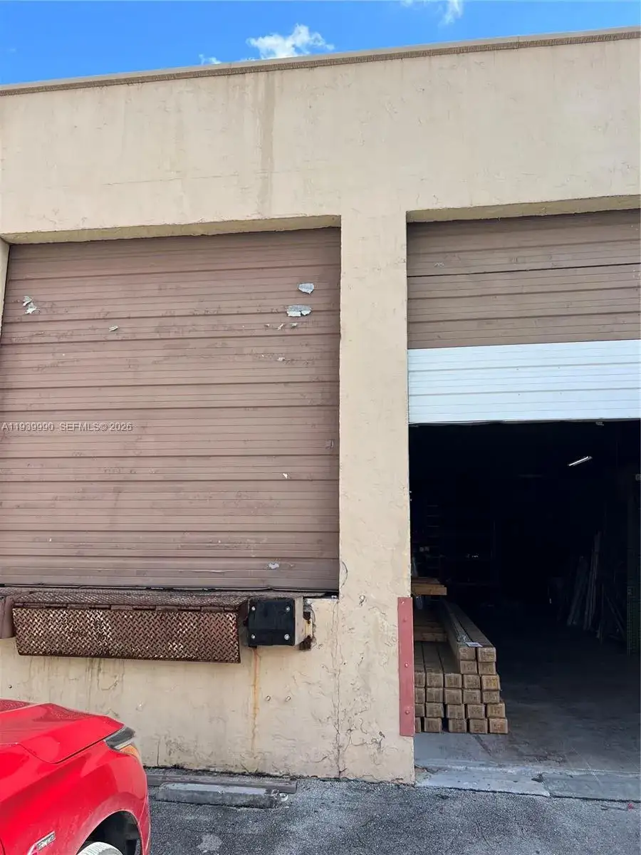 Commercial Sale for sale at 7270 NW 70th St, Miami FL 33166