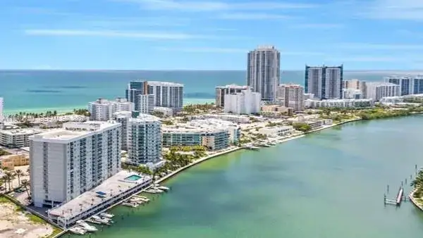 1 bedroom 1 bath Residential Lease for rent at 6770 Indian Creek Dr # 8B, Miami Beach FL 33141
