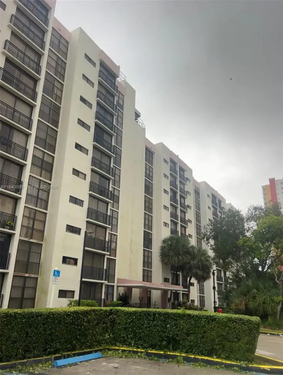 2 bedroom 2 bath Residential Lease for rent at 16909 N Bay Rd # 421, Sunny Isles Beach FL 33160