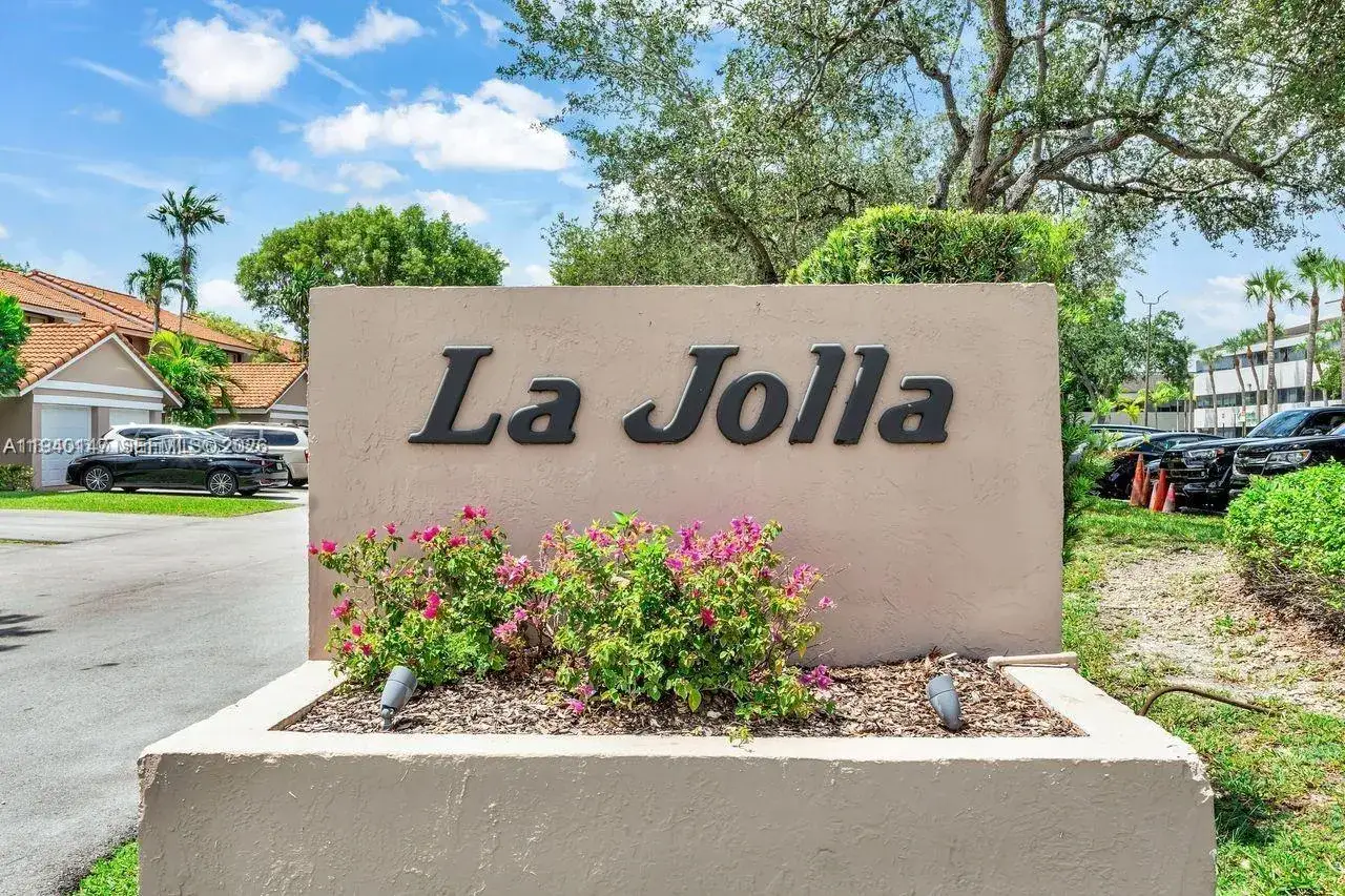 3 bedroom 2 bath Residential for sale at 9023 SW 113 Place Cir W, Miami FL 33176