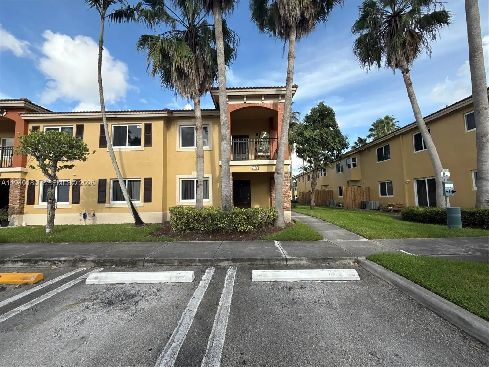 3 bedroom 2 bath Residential for sale at 935 NE 33rd Terr # 104, Homestead FL 33033