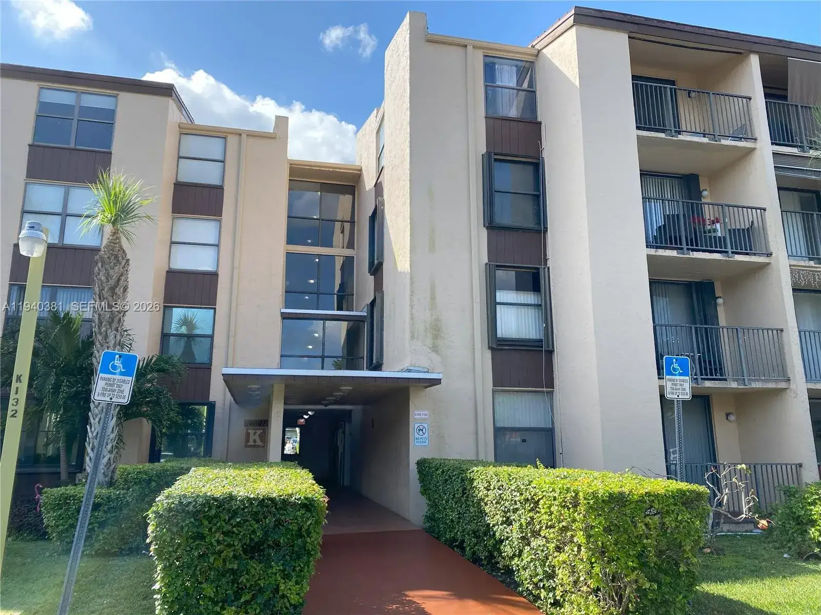 2 bedroom 2 bath Residential for sale at 14601 N Kendall Dr # 403K, Miami FL 33186