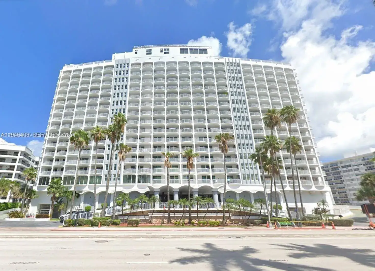 1 bedroom 1 bath Residential Lease for rent at 5401 Collins Ave # 214, Miami Beach FL 33140