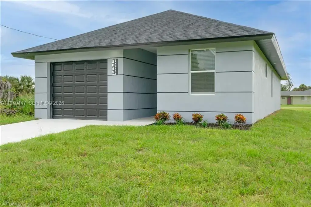 4 bedroom 2 bath Residential for sale at 2045 Carver Ave, Fort Myers FL 33916