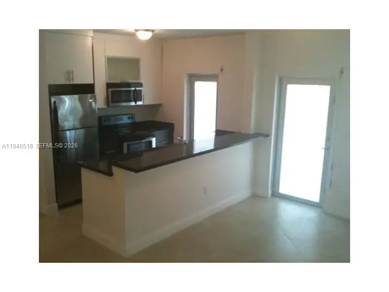 1 bedroom 1 bath Residential Lease for rent at 1034 Lenox Ave # 8, Miami Beach FL 33139
