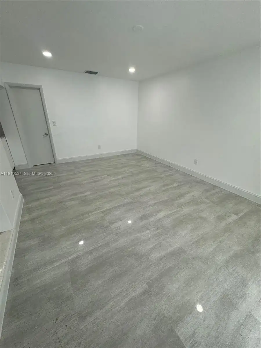 1 bedroom 1 bath Residential Lease for rent at 19340 Bel Aire Dr # 1, Cutler Bay FL 33157