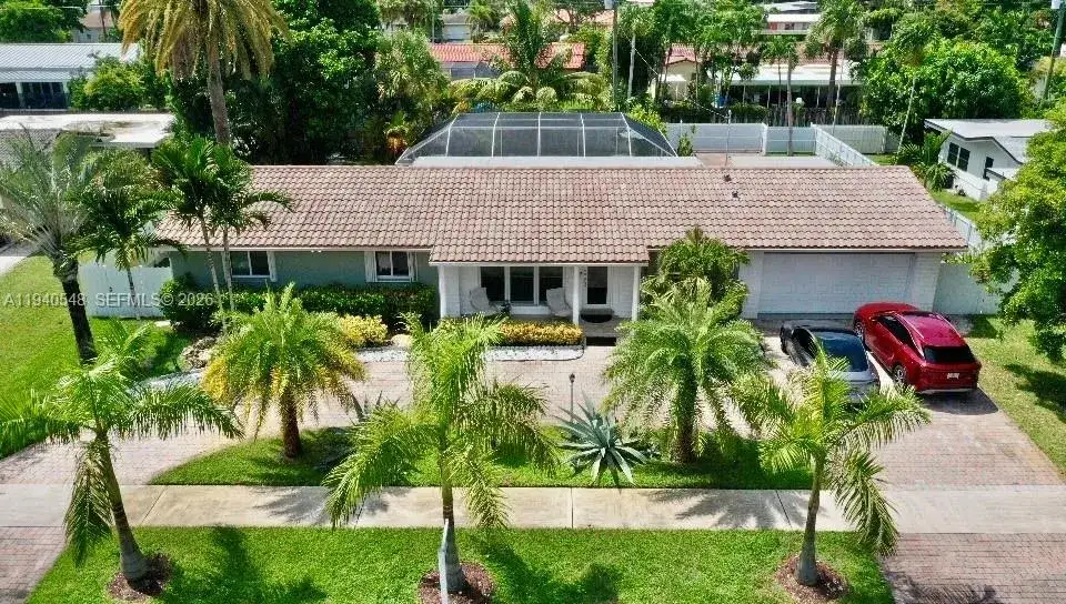 4 bedroom 2 bath Residential for sale at 428 N Crescent Dr, Hollywood FL 33021