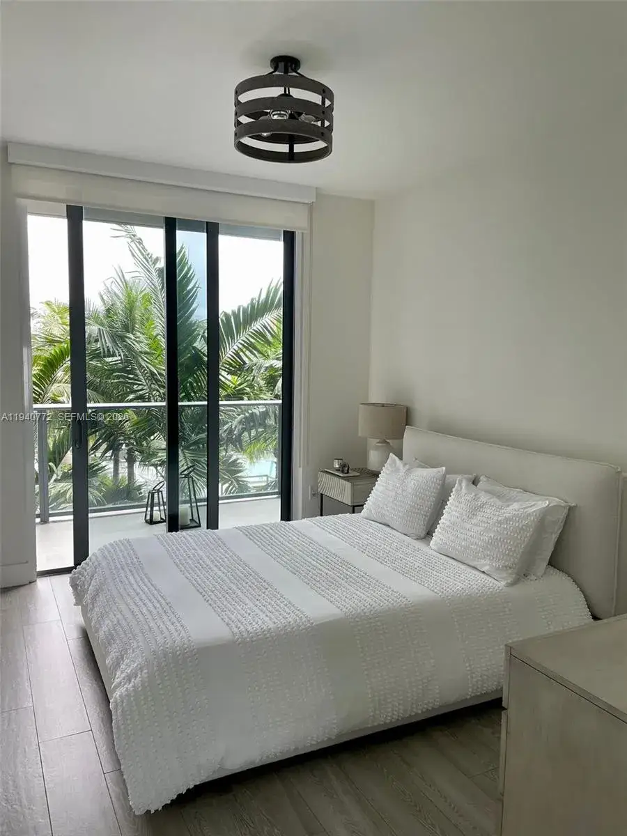 1 bedroom 2 bath Residential for sale at 2960 NE 207th St # 714, Aventura FL 33180