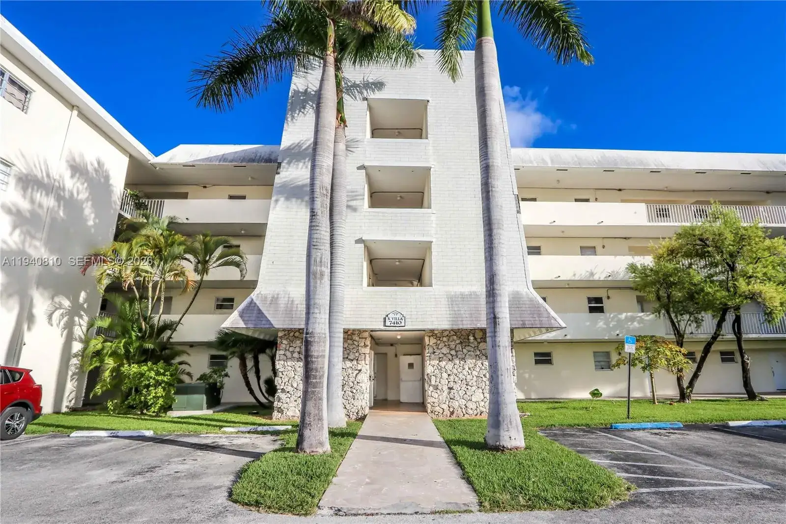 1 bedroom 1 bath Residential for sale at 7410 SW 82nd St # K405, Miami FL 33143