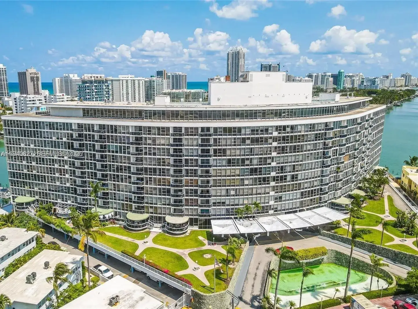 1 bedroom 1 bath Residential Lease for rent at 900 Bay Dr # 211, Miami Beach FL 33141