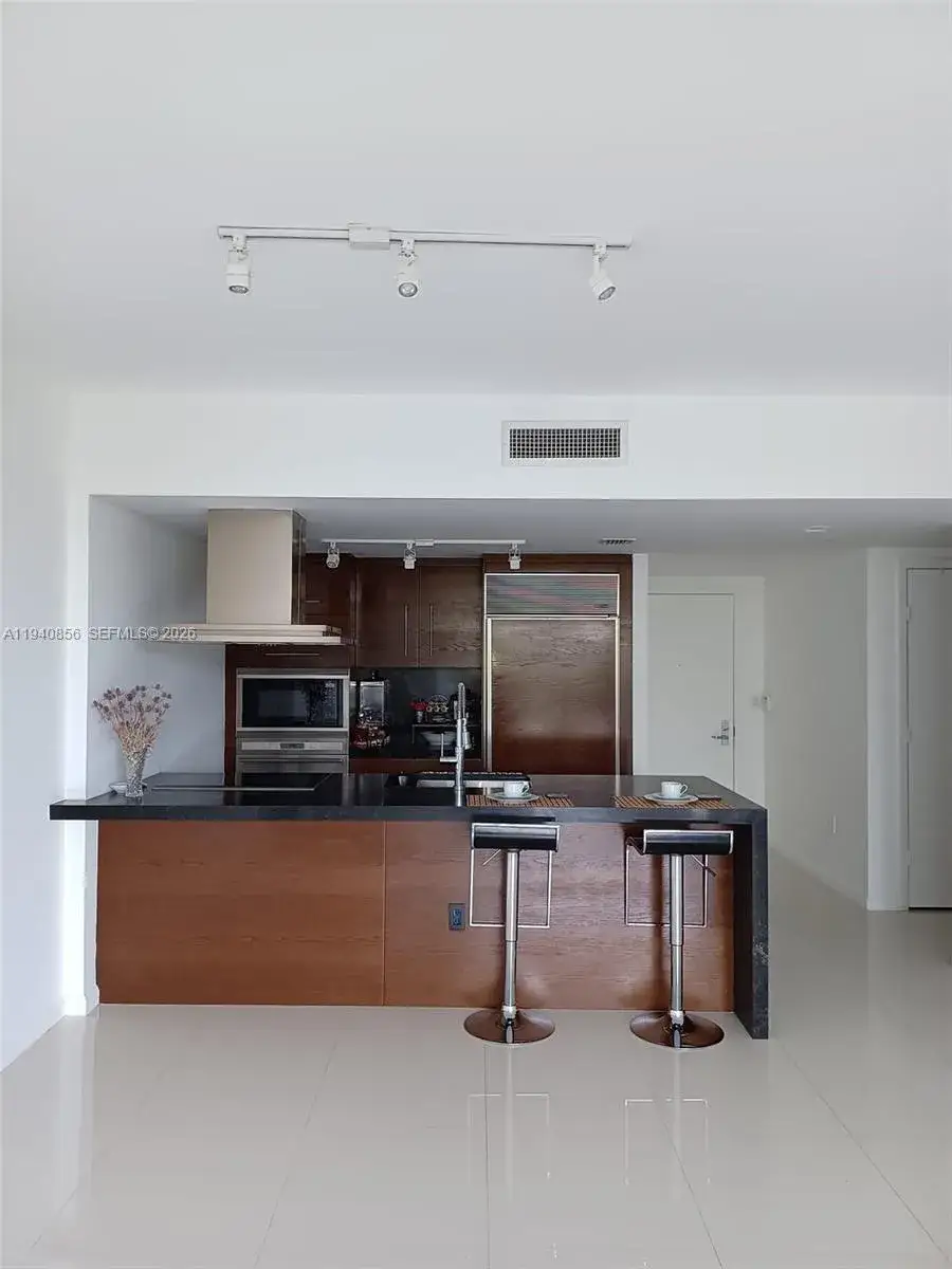 1 bedroom 1 bath Residential Lease for rent at 495 E Brickell Ave # 509, Miami FL 33131