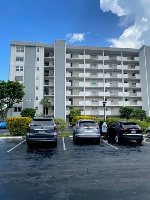 2 bedroom 2 bath Residential for sale at 5860 NW 44th St # 102, Lauderhill FL 33319