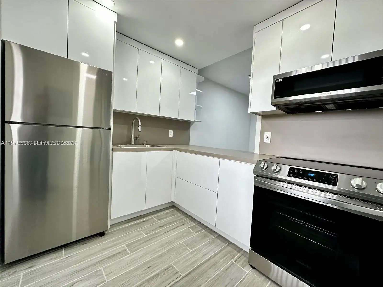 2 bedroom 1 bath Residential Lease for rent at 301 NW 177th St # 212, Miami Gardens FL 33169