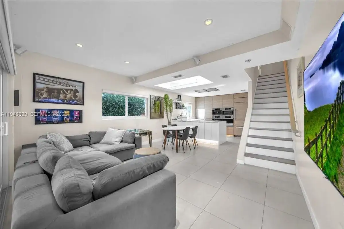 3 bedroom 2 bath Residential for sale at 208 Jefferson Ave # 113, Miami Beach FL 33139