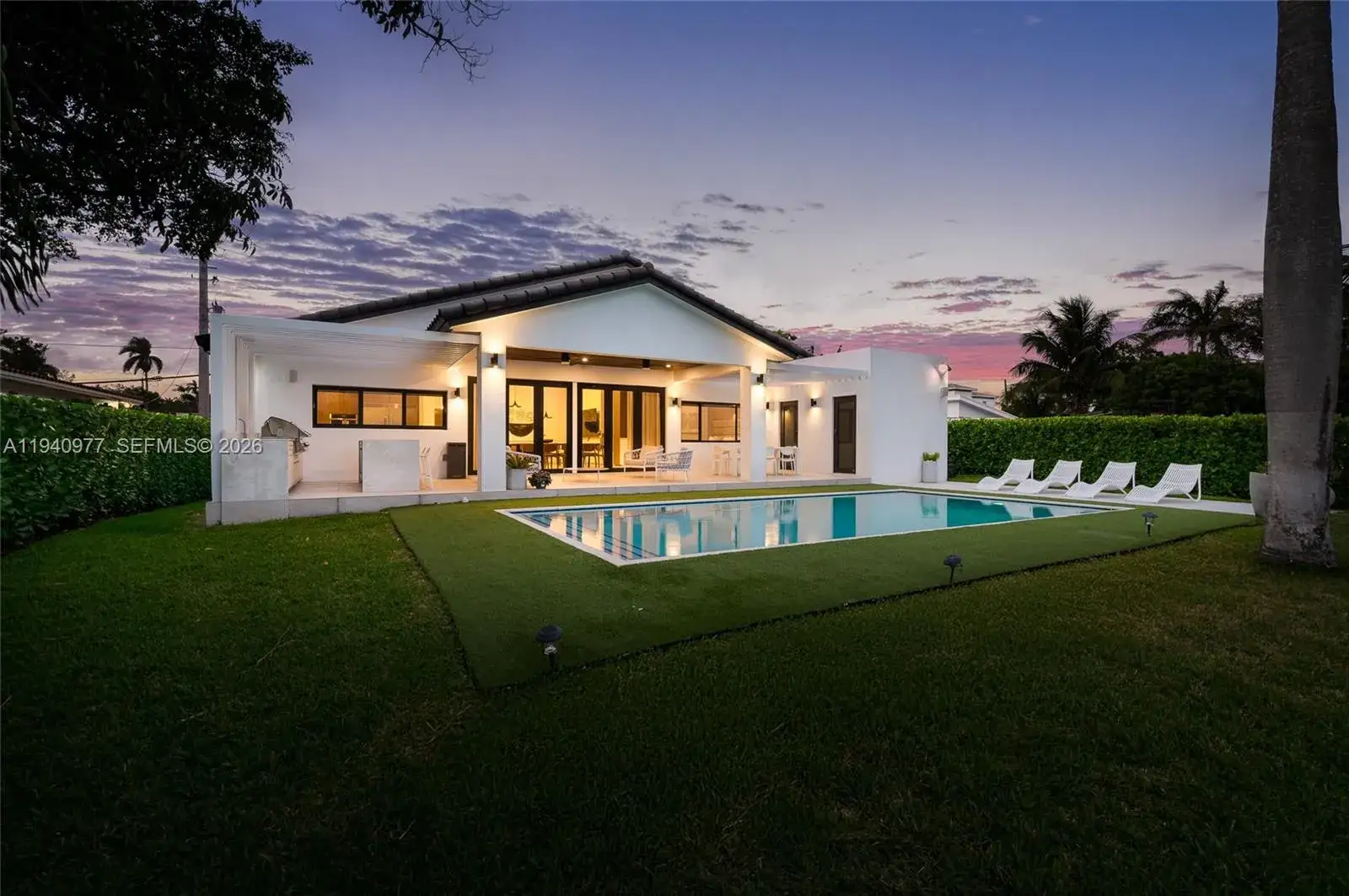 5 bedroom 5 bath Residential Lease for rent at 2560 NE 199th St, Miami FL 33180