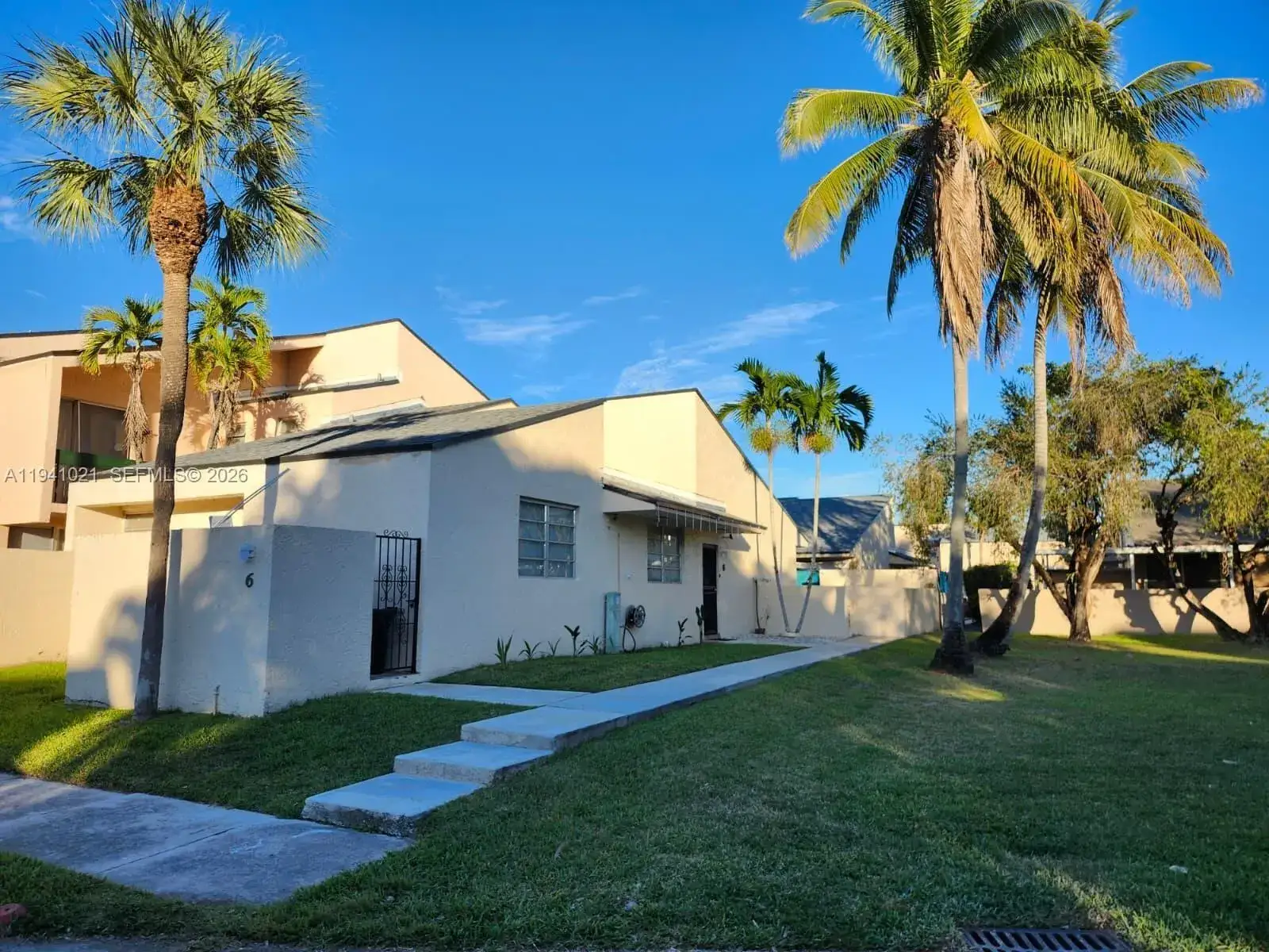 3 bedroom 2 bath Residential for sale at 9195 Fontainebleau Blvd # 6, Miami FL 33172
