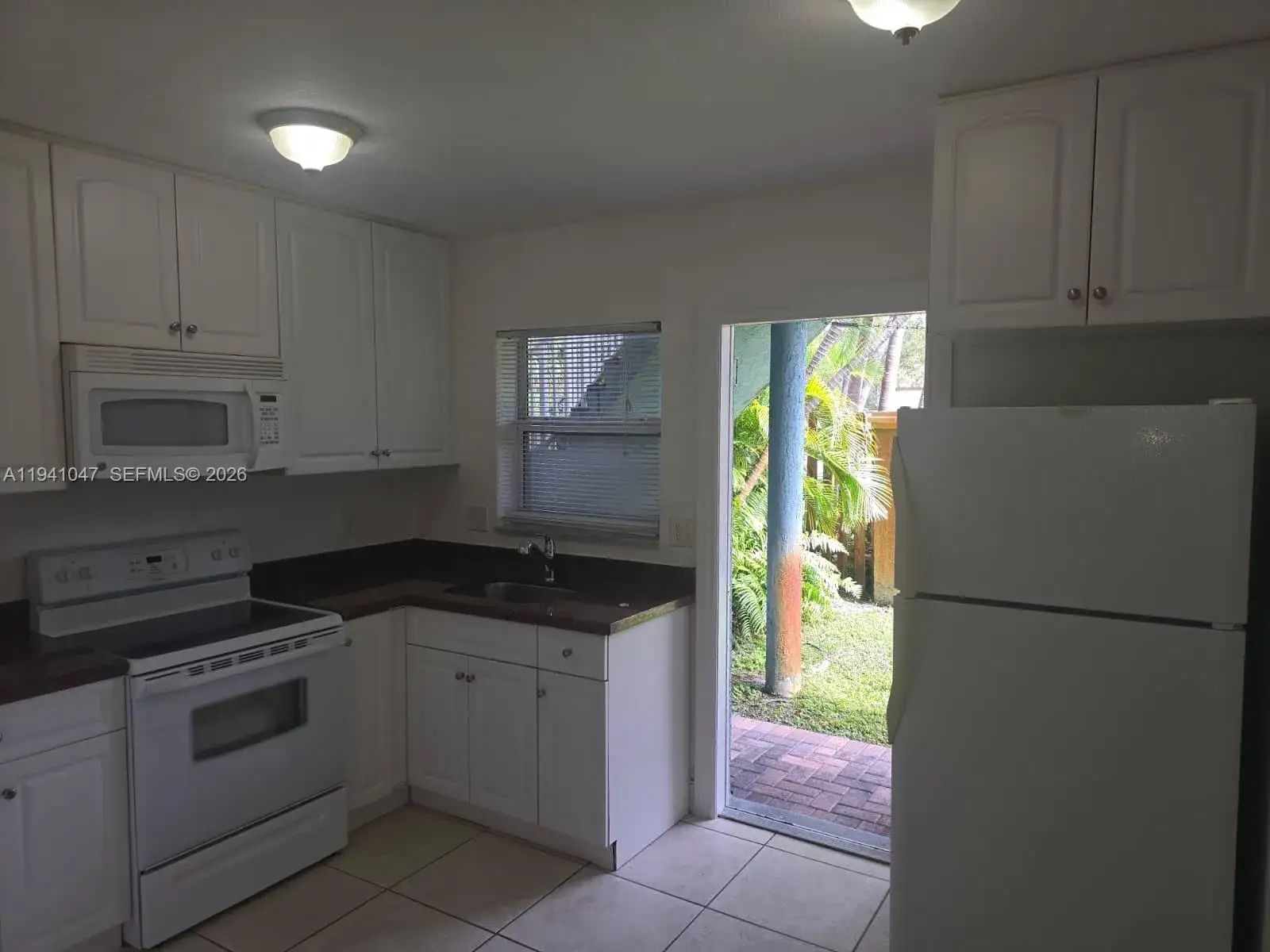1 bedroom 1 bath Residential Lease for rent at 3260 NE 19th AVE Apt 2, Hollywood FL 33306