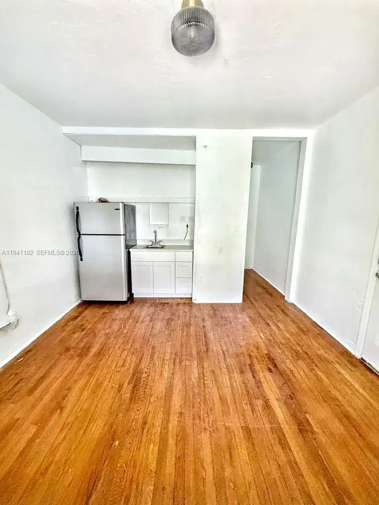 1 bedroom 1 bath Residential Lease for rent at 7615 Biscayne Blvd # 1, Miami FL 33138
