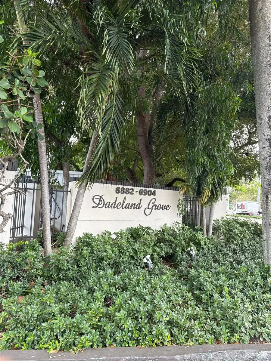 1 bedroom 1 bath Residential for sale at 6900 N Kendall Dr # A102, Pinecrest FL 33156