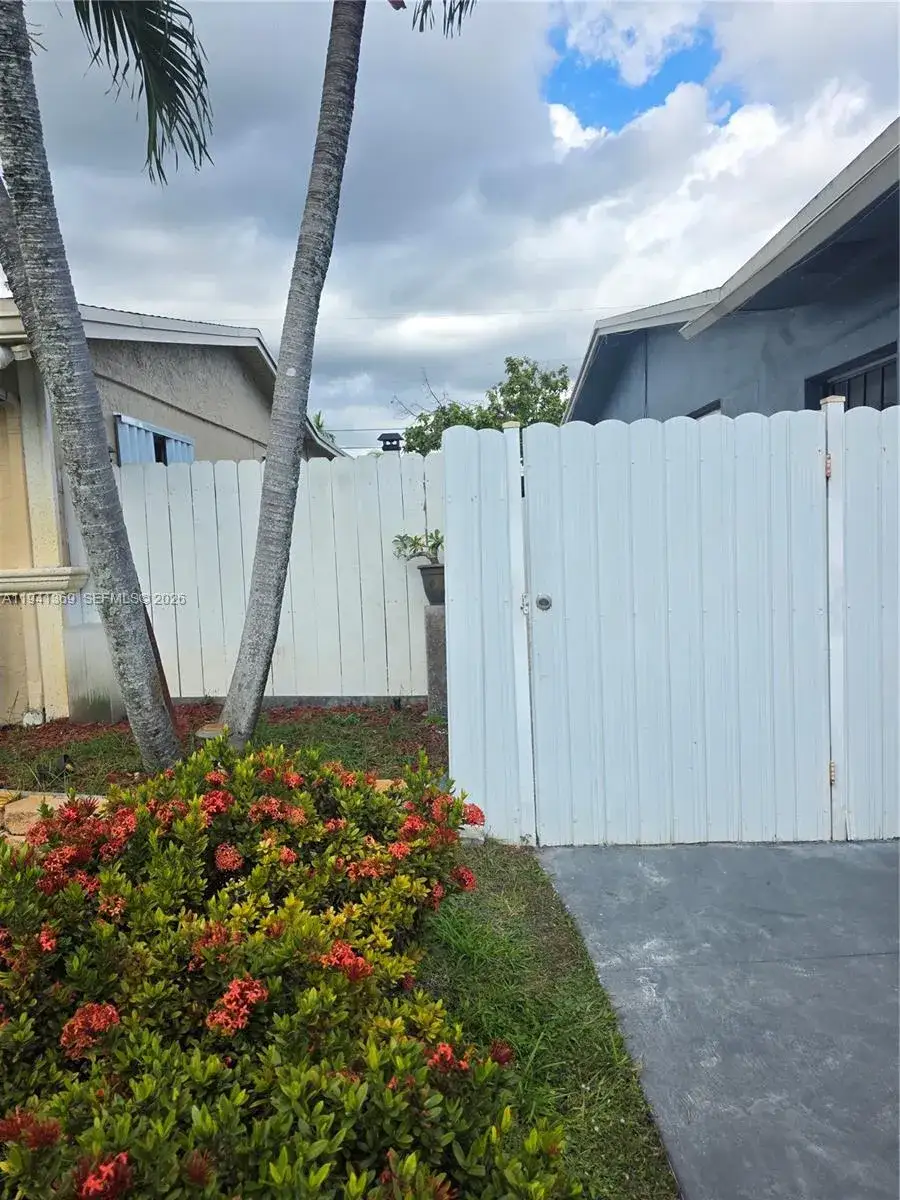 1 bedroom 1 bath Residential Lease for rent at 4941 NW 12th Ct # 2, Lauderhill FL 33313