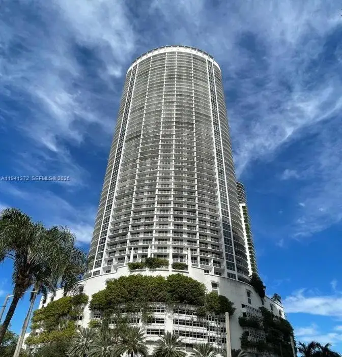1 bath Residential Lease for rent at 1750 N Bayshore Dr # 1213, Miami FL 33132