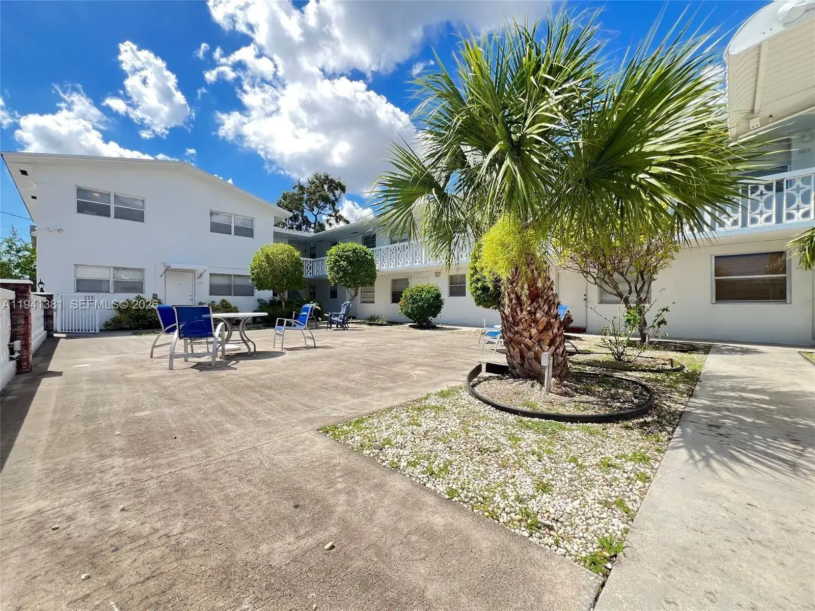 1 bedroom 1 bath Residential Lease for rent at 400 SE 3rd Ave # 107, Hallandale Beach FL 33009