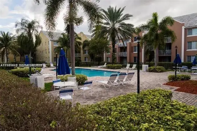 2 bedroom 2 bath Residential Lease for rent at 520 SW 111th Ave # 102, Pembroke Pines FL 33025