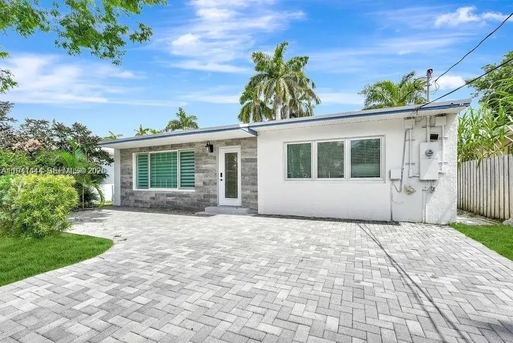 3 bedroom 2 bath Residential Lease for rent at 937 N Northlake Dr, Hollywood FL 33019
