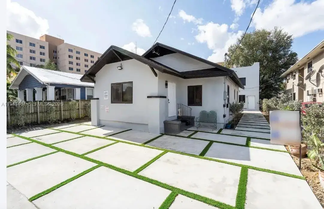 Residential Income for sale at 418 NW 9th Ave, Miami FL 33128