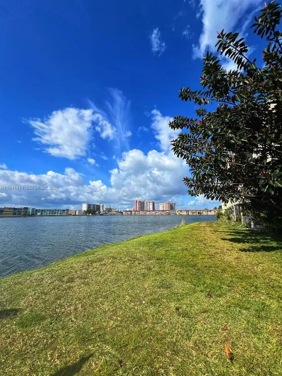 2 bedroom 2 bath Residential for sale at 1670 NE 191st St # 3, Miami FL 33179