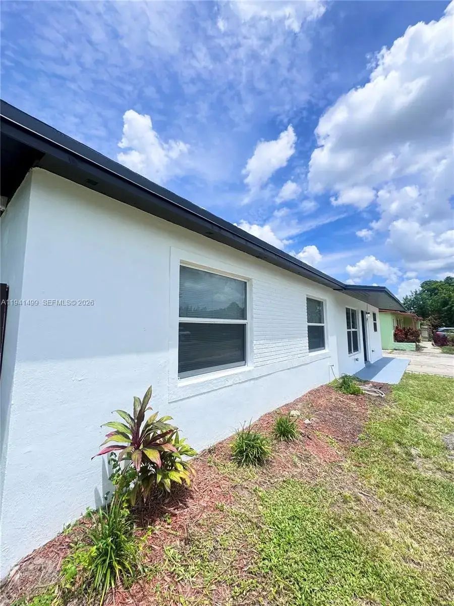 3 bedroom 2 bath Residential for sale at 3731 SW 58th Ter, Davie FL 33314