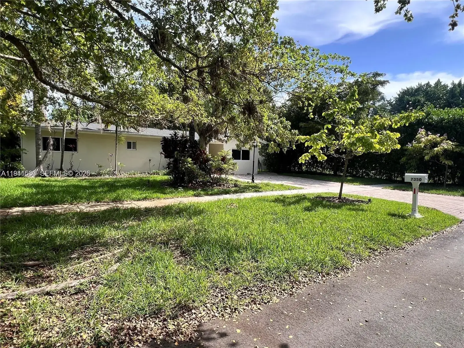 3 bedroom 2 bath Residential Lease for rent at 7350 SW 96th St # 7350, Pinecrest FL 33156