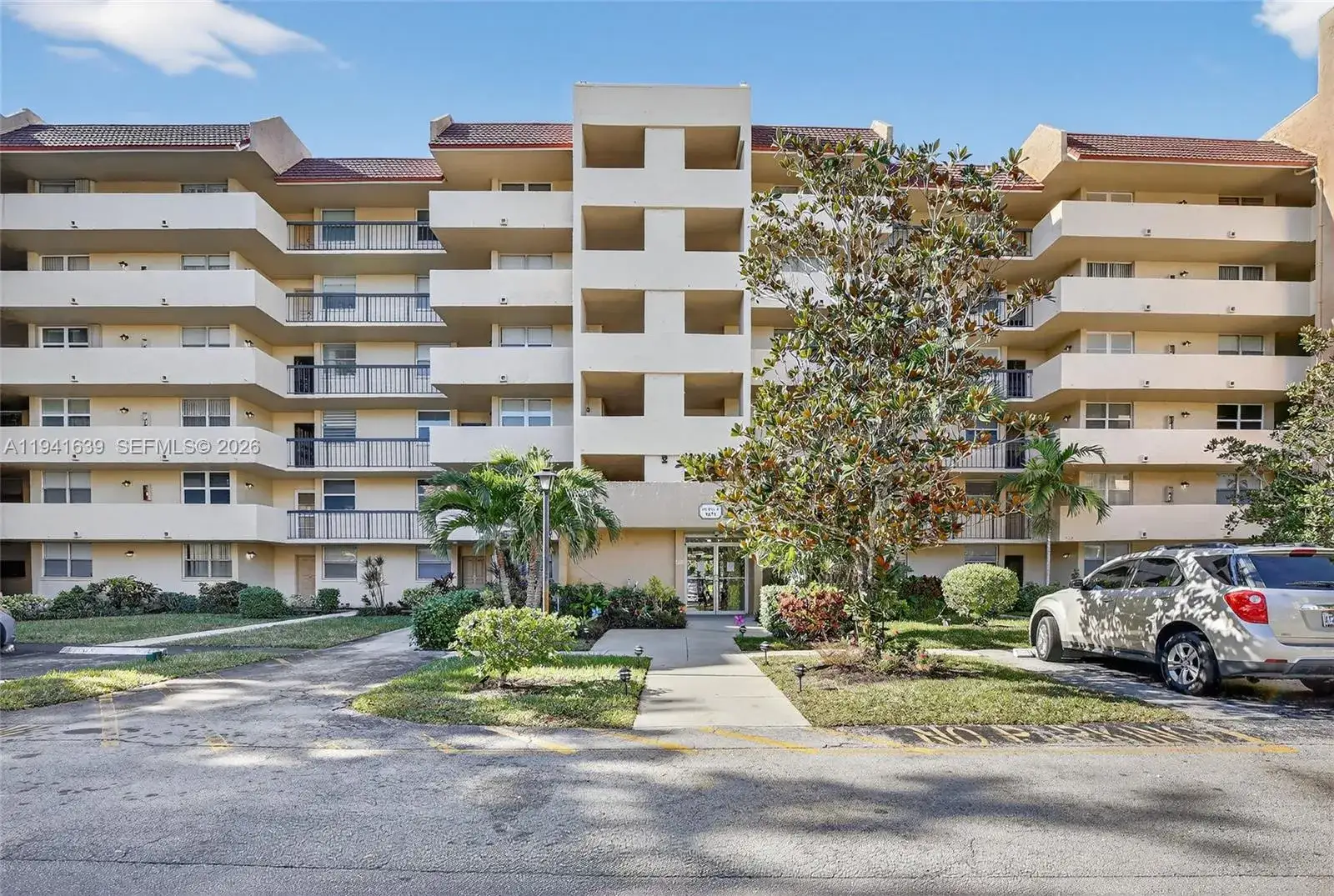 3 bedroom 2 bath Residential for sale at 3671 Environ Blvd # 564, Lauderhill FL 33319