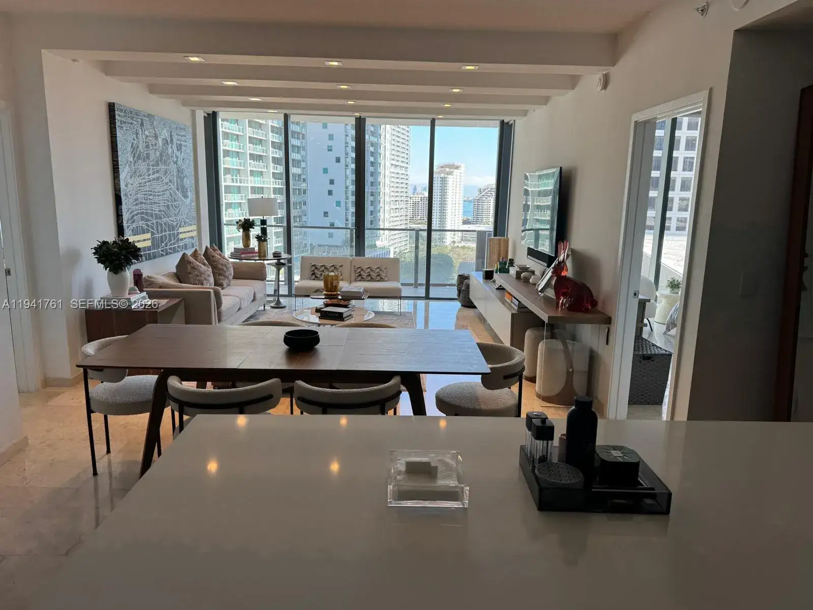 2 bedroom 2 bath Residential Lease for rent at 68 SE 6th St # 1109, Miami FL 33131