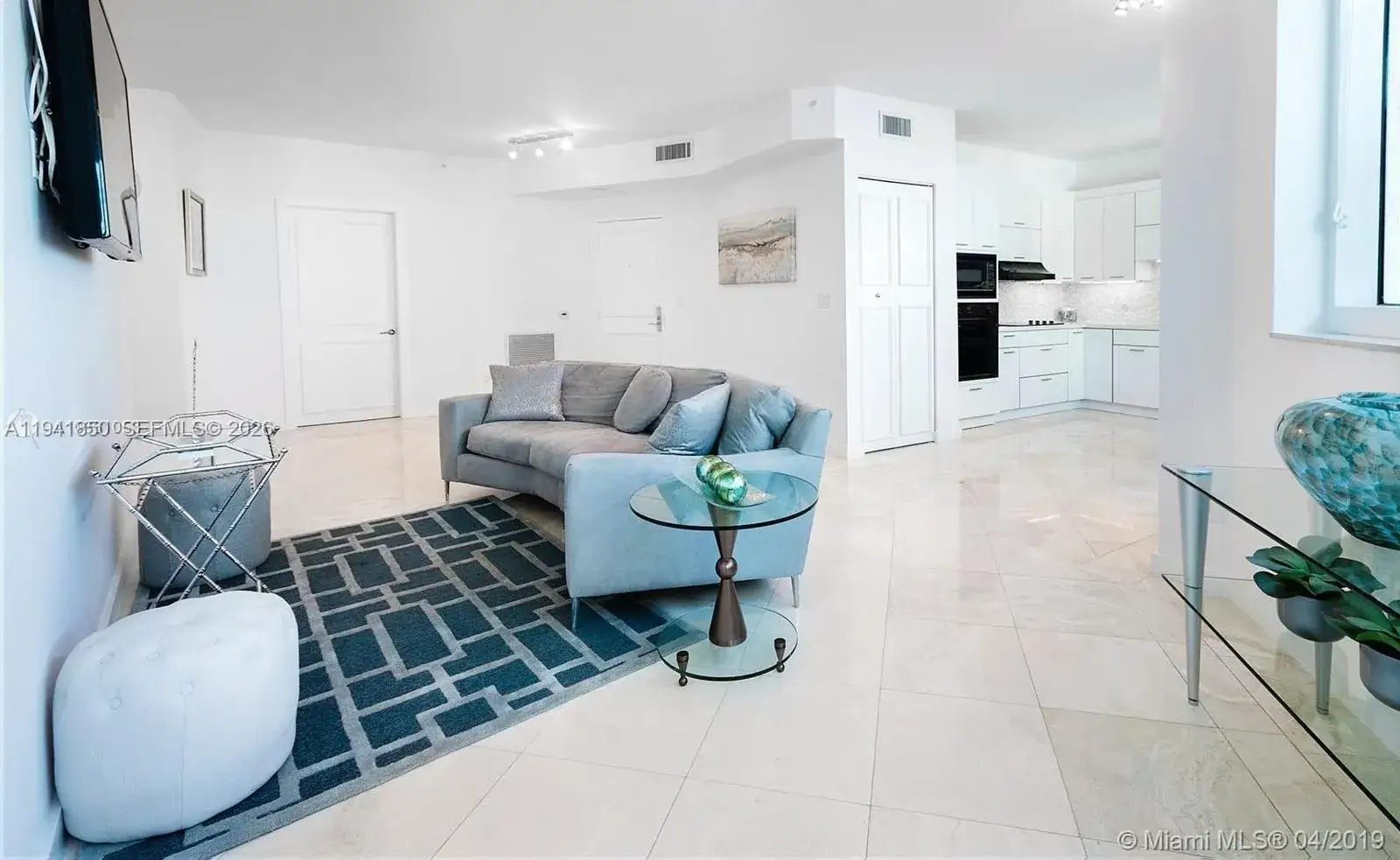 1 bedroom 1 bath Residential for sale at 300 S Pointe Dr # 909, Miami Beach FL 33139