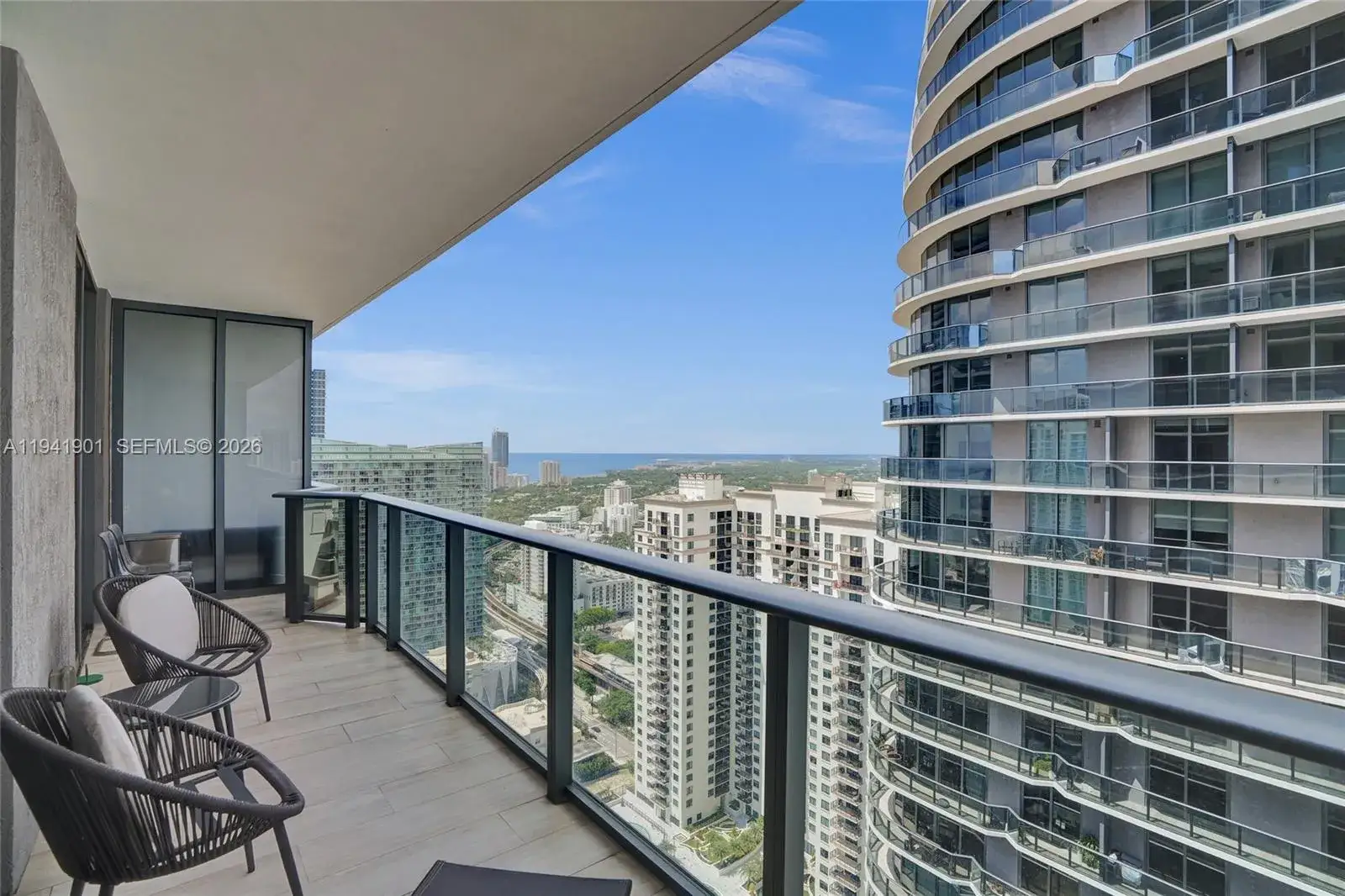 1 bedroom 1 bath Residential for sale at 45 SW 9th St # 3807, Miami FL 33130