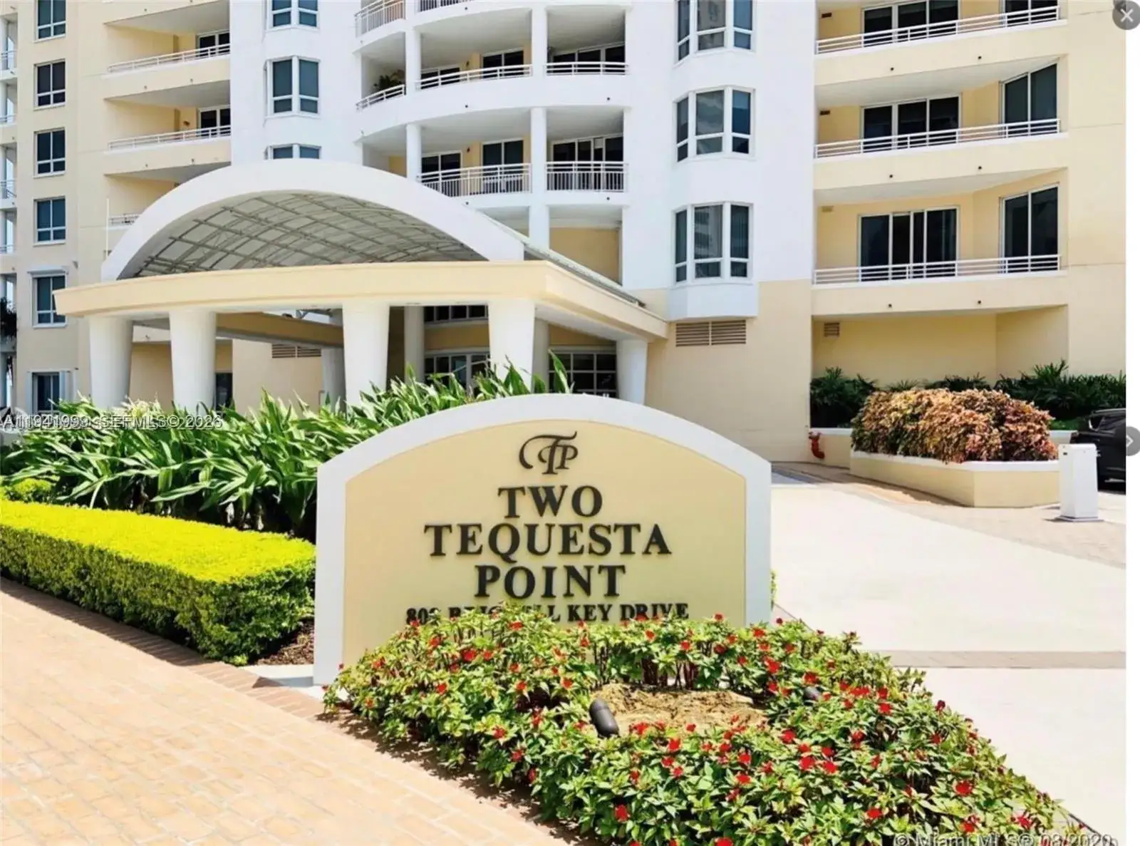 1 bedroom 1 bath Residential Lease for rent at 808 Brickell Key Dr # 1003, Miami FL 33131