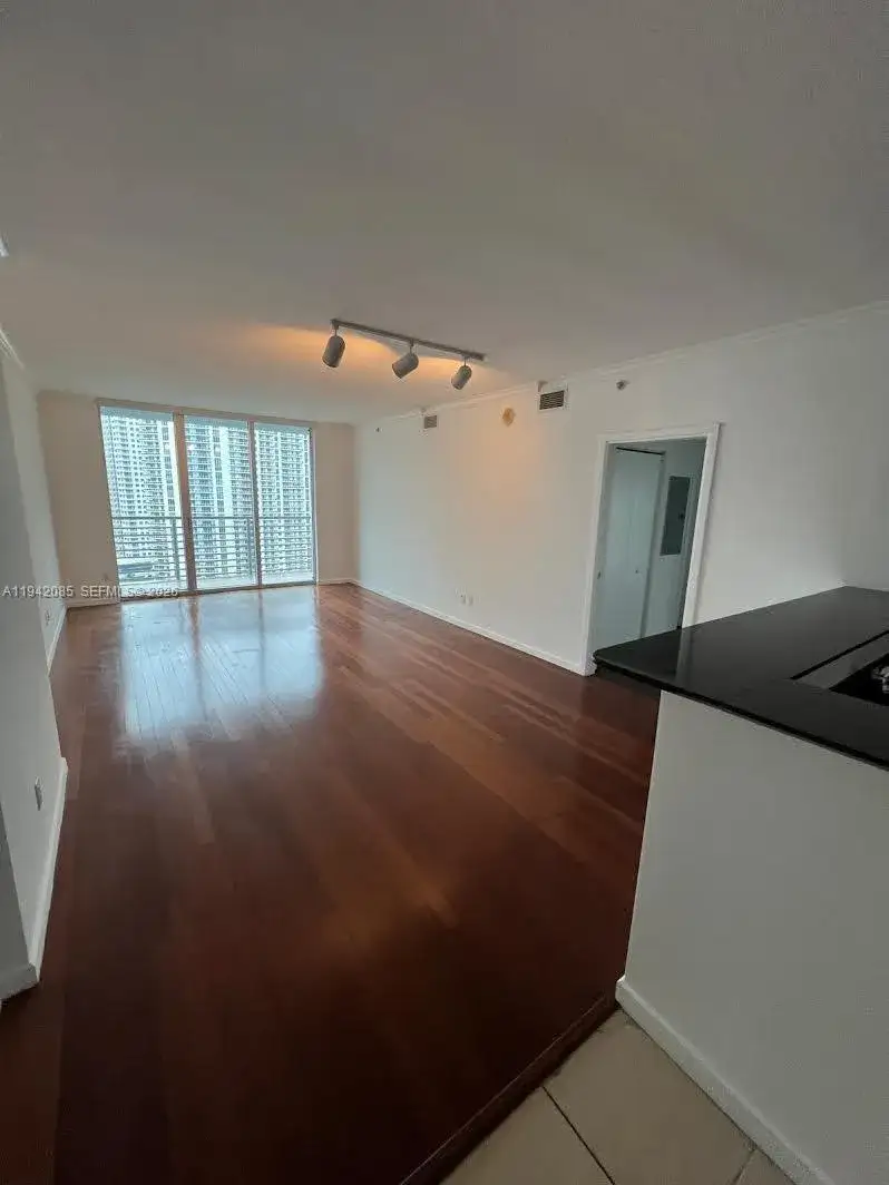 2 bedroom 2 bath Residential Lease for rent at 325 S Biscayne Blvd # 2215, Miami FL 33131