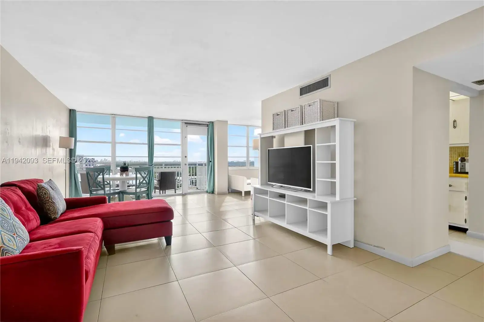 1 bedroom 1 bath Residential for sale at 301 174th St # 1905, Sunny Isles Beach FL 33160