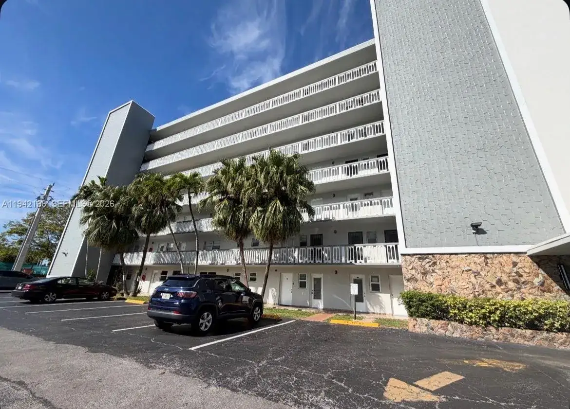 2 bedroom 2 bath Residential for sale at 420 NE 12th Ave # 502, Hallandale Beach FL 33009