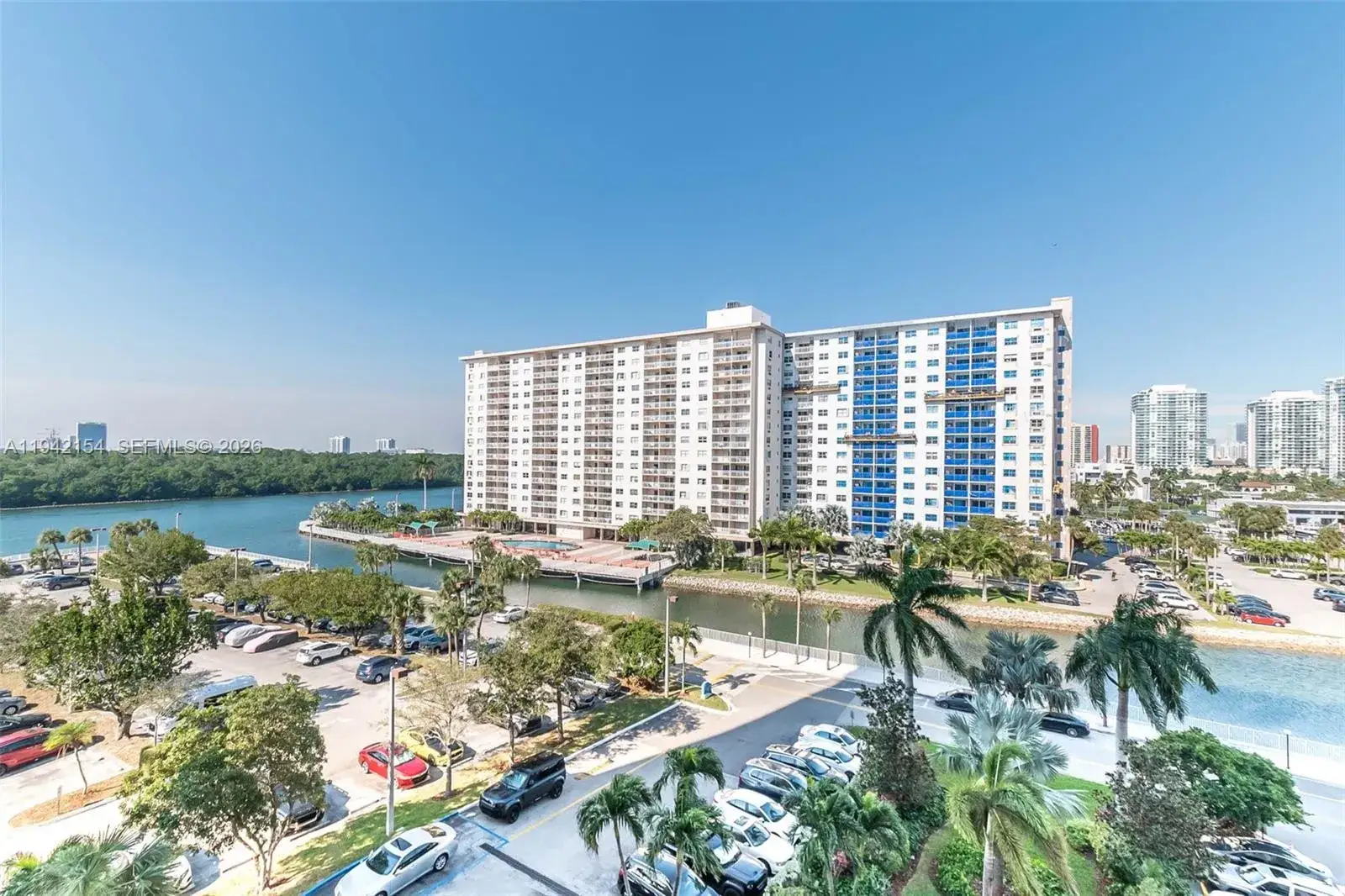 1 bedroom 1 bath Residential for sale at 500 Bayview Dr # 617, Sunny Isles Beach FL 33160