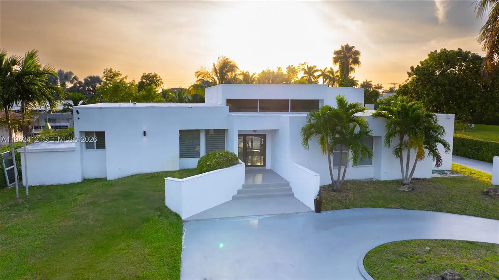 5 bedroom 4 bath Residential for sale at 290 NW 125th Ave, Miami FL 33182